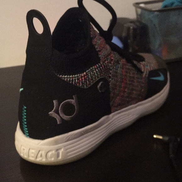 Kevin Durant basketball shoes good condition
